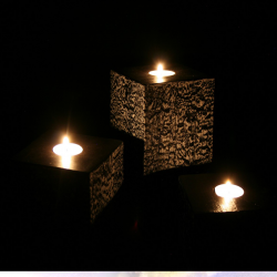 Bougeoir cube cRAKoU, blanc ou rouge